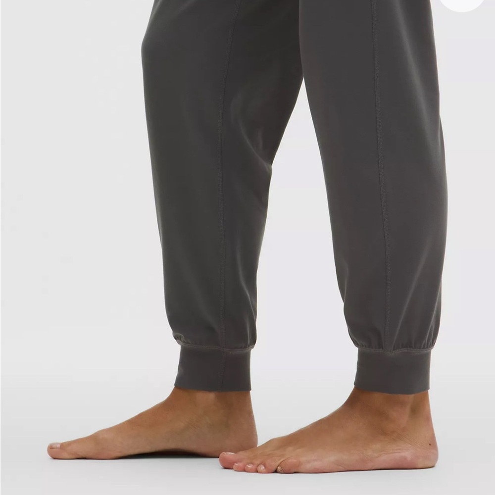 Athleta Salutation Jogger in Powervita Size Large in Green/Gray - Picture 9 of 11